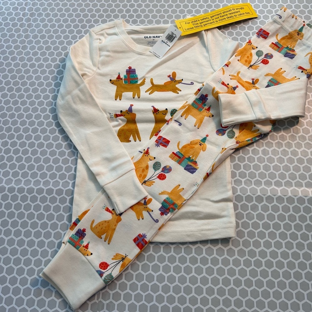 NWT Old Navy Cream Kids Pajama Set with Yellow Party Dog Print.       Size 4T